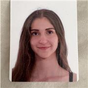 Alumna recién graduada de bachillerato muy buena en matemáticas